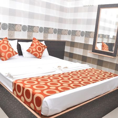 Addhuri Comforts Inn Mysore Ngoại thất bức ảnh
