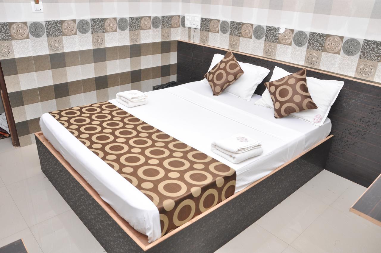 Addhuri Comforts Inn Mysore Ngoại thất bức ảnh